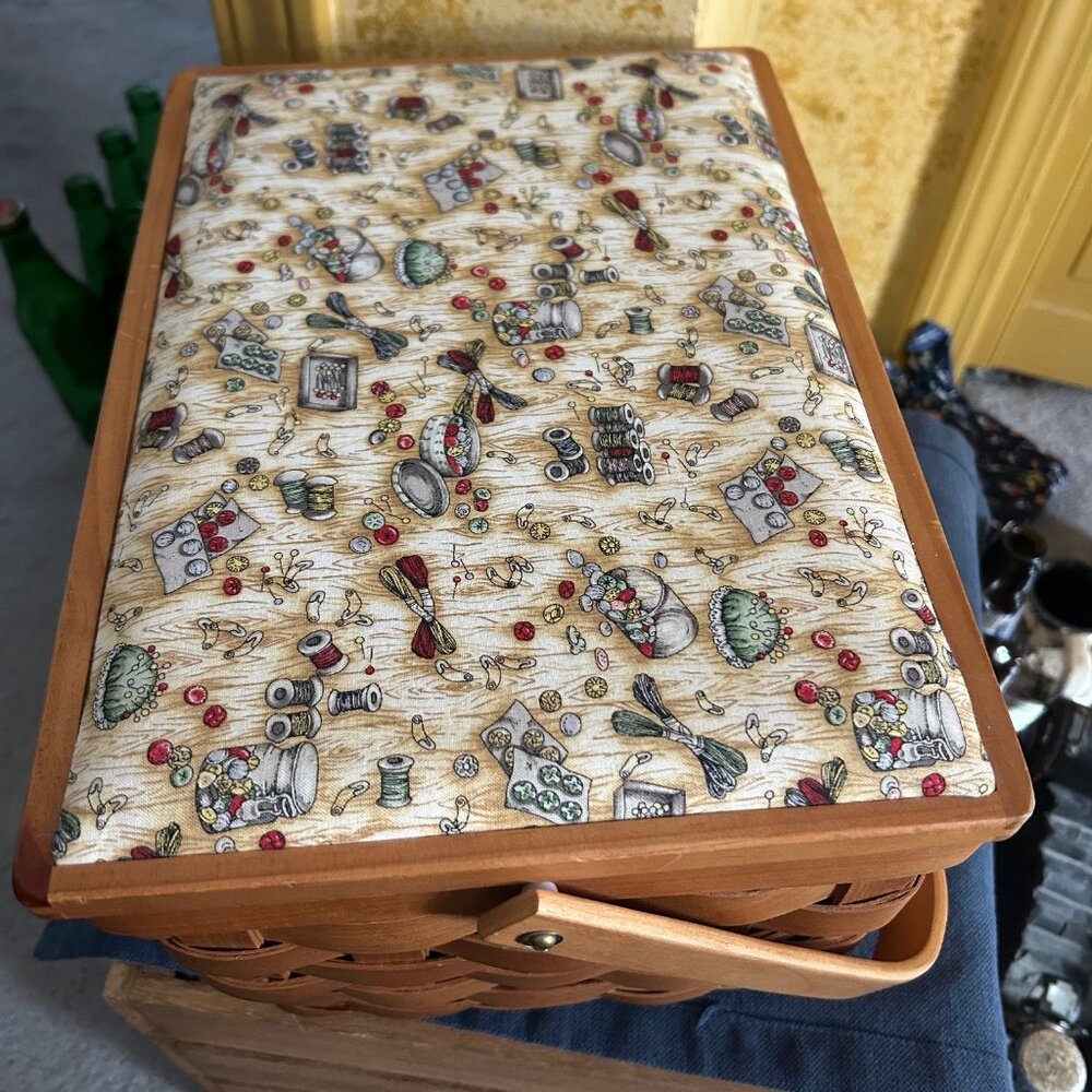 Vintage Sewing Basket rectangle w cushioned top  12 x13 x 5.5 - Picture 2 of 3